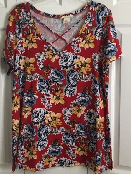 Tops - floral print top!